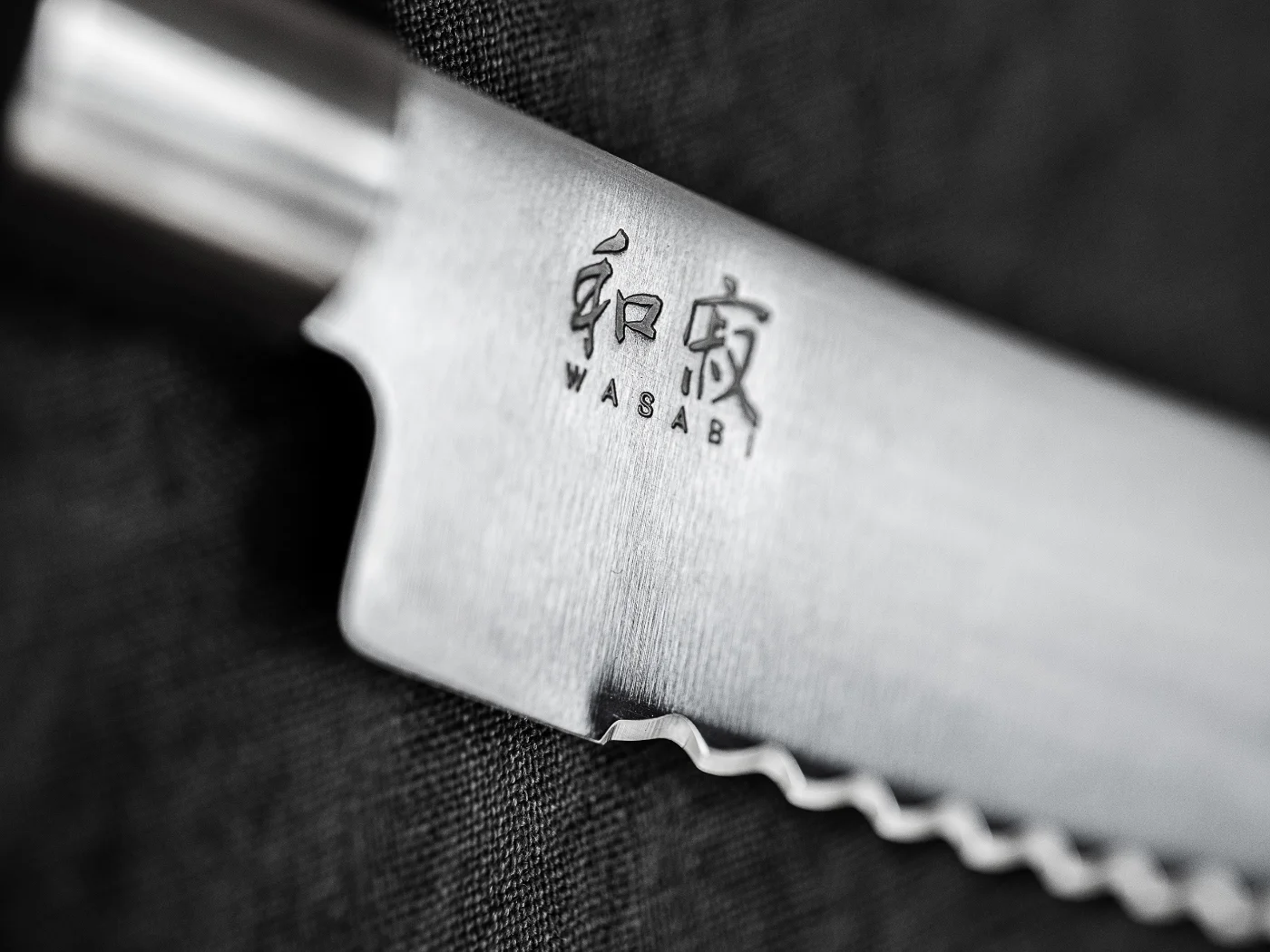 KAI Wasabi Black 6723B Brotmesser 23 cm